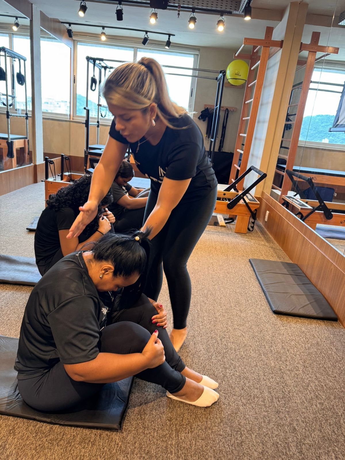 Orientação prática durante o curso de Pilates